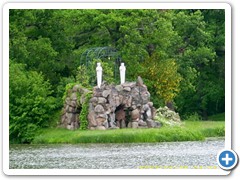 Gartenreich Dessau-Wörlitz, Grotte im See