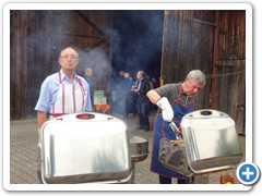 Ralf Johannhörster und Peter Wiesner, die Männer am Grill